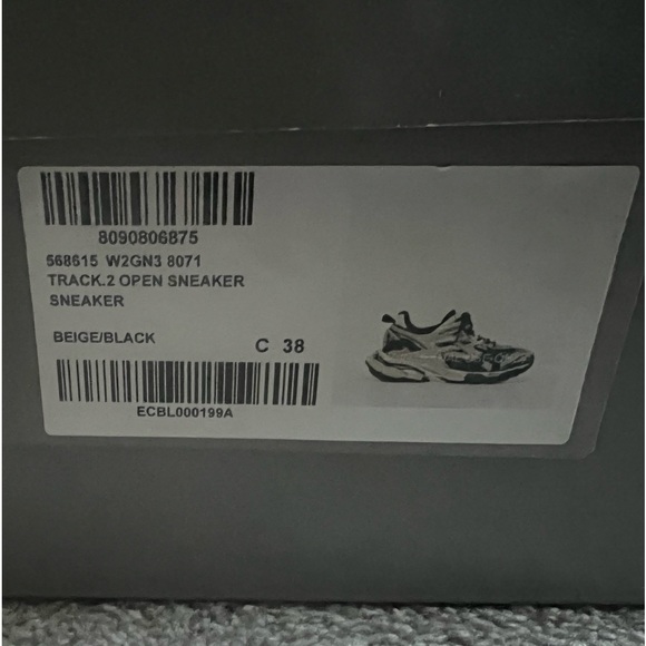 Woman’s Balenciaga track sneaker. Size 38. Comes with dust bag! - Picture 4 of 5